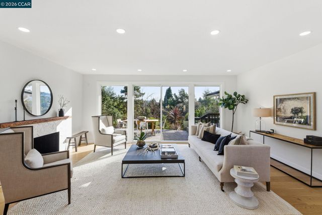 89 Greenfield Dr, Moraga, CA 94556