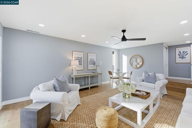 89 Greenfield Dr, Moraga, CA 94556