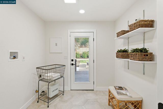 89 Greenfield Dr, Moraga, CA 94556