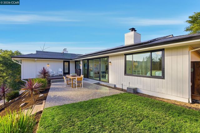 89 Greenfield Dr, Moraga, CA 94556