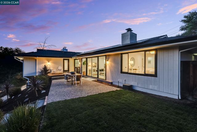 89 Greenfield Dr, Moraga, CA 94556