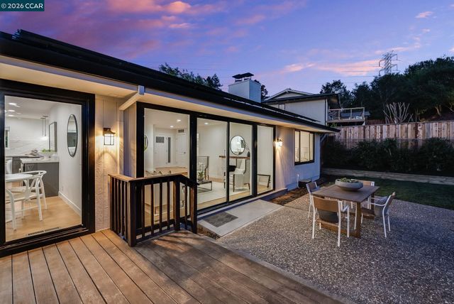 89 Greenfield Dr, Moraga, CA 94556