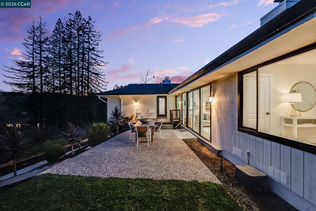 89 Greenfield Dr, Moraga, CA 94556