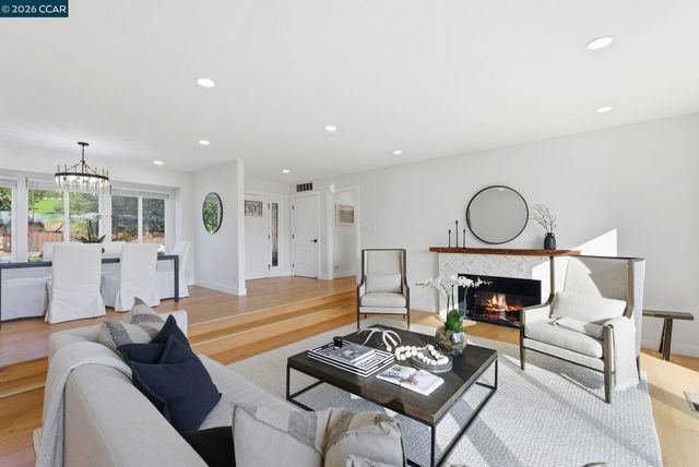 89 Greenfield Dr, Moraga, CA 94556