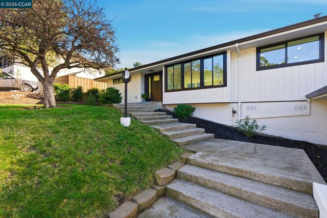 89 Greenfield Dr, Moraga, CA 94556