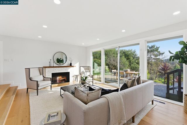 89 Greenfield Dr, Moraga, CA 94556