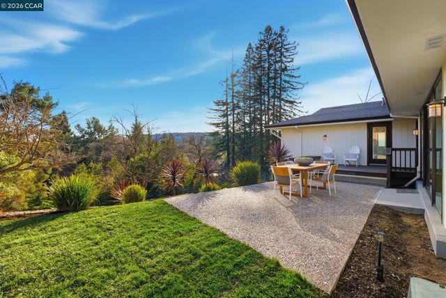 89 Greenfield Dr, Moraga, CA 94556