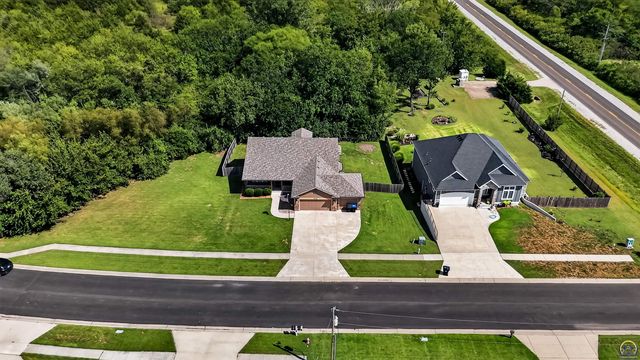 4436 SE Stone Creek RD, Topeka, KS 66609