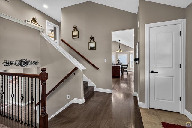 4436 SE Stone Creek RD, Topeka, KS 66609