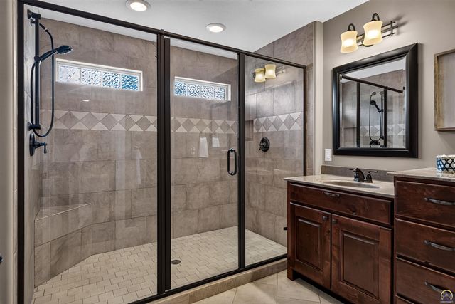 4436 SE Stone Creek RD, Topeka, KS 66609