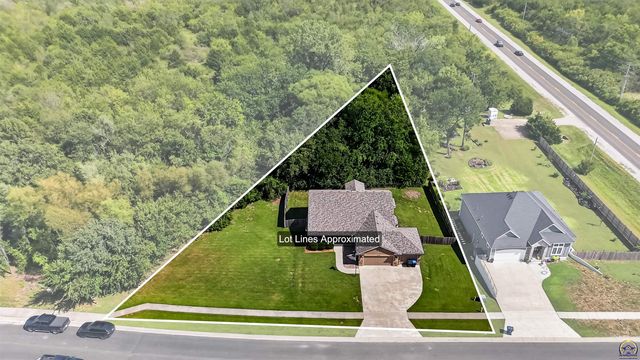 4436 SE Stone Creek RD, Topeka, KS 66609