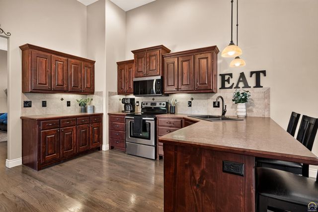 4436 SE Stone Creek RD, Topeka, KS 66609