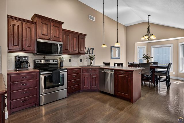 4436 SE Stone Creek RD, Topeka, KS 66609