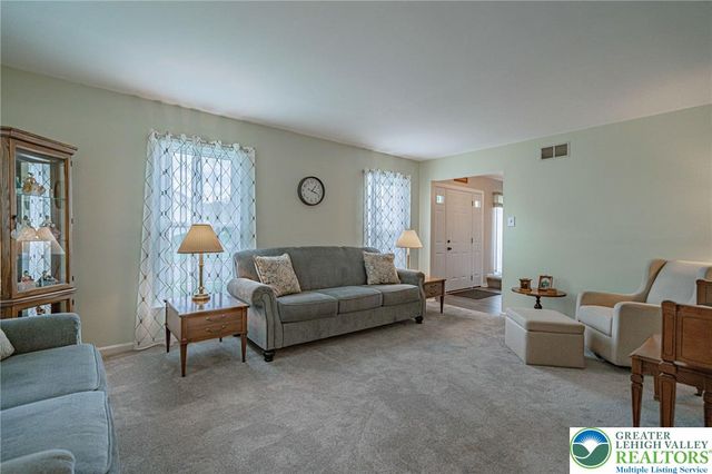 3251 Sequoia Drive, Lower Macungie Twp, PA 18062