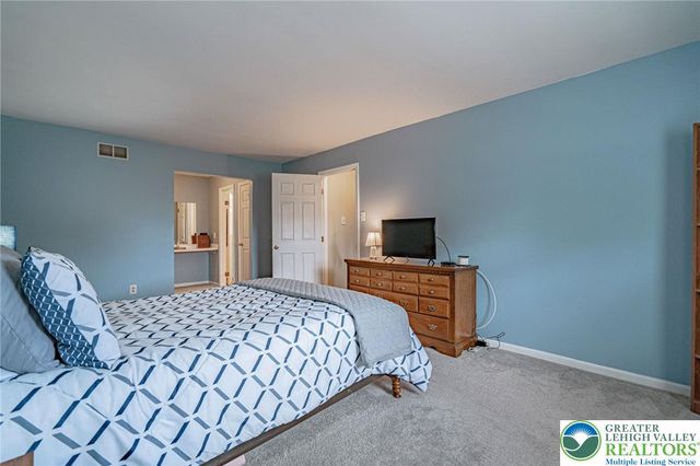 3251 Sequoia Drive, Lower Macungie Twp, PA 18062