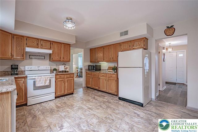 3251 Sequoia Drive, Lower Macungie Twp, PA 18062