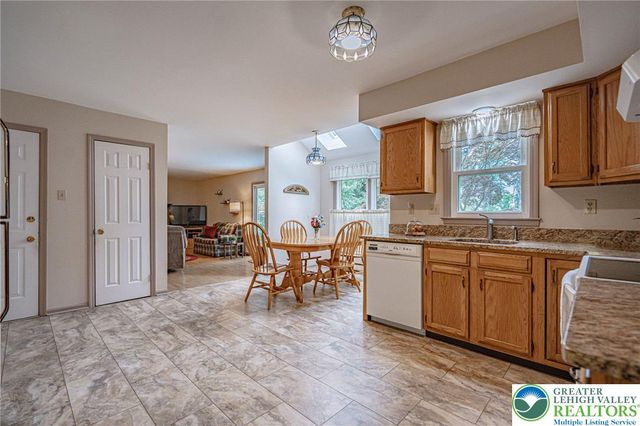 3251 Sequoia Drive, Lower Macungie Twp, PA 18062