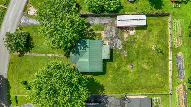 313 W Highway 1376, East Bernstadt, KY 40729