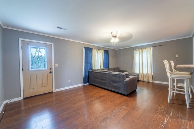 313 W Highway 1376, East Bernstadt, KY 40729