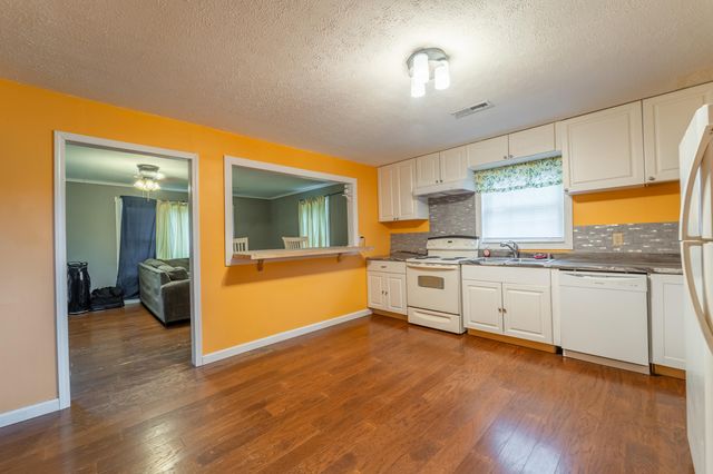313 W Highway 1376, East Bernstadt, KY 40729