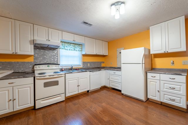 313 W Highway 1376, East Bernstadt, KY 40729