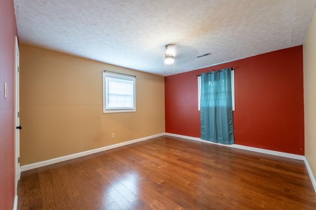 313 W Highway 1376, East Bernstadt, KY 40729