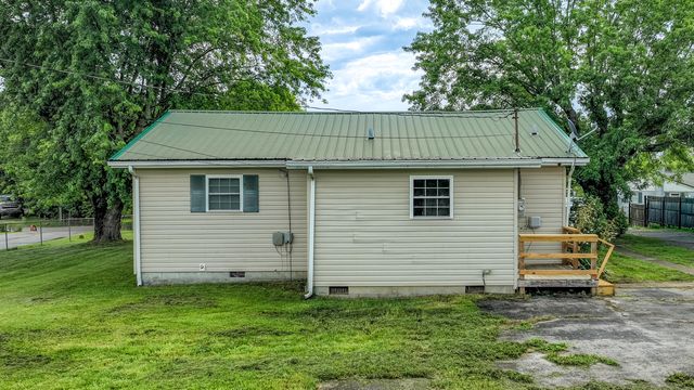 313 W Highway 1376, East Bernstadt, KY 40729