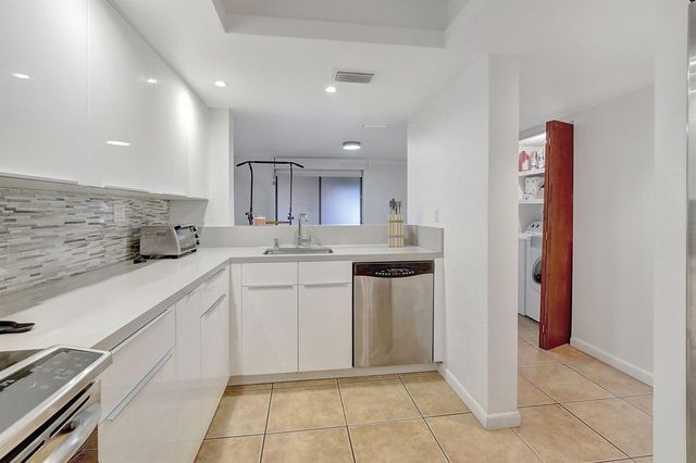 141 SW 96th Terrace 302, Plantation, FL 33324