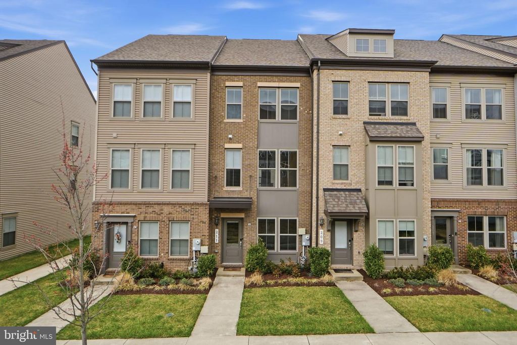 211 PHOENIX DR, Upper Marlboro, MD 20774