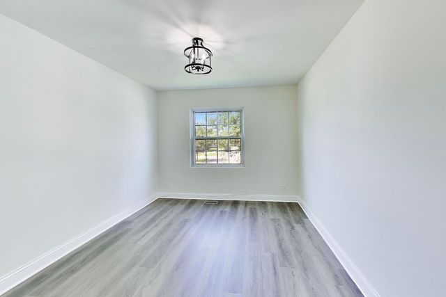 509 East Avenue, Streamwood, IL 60107