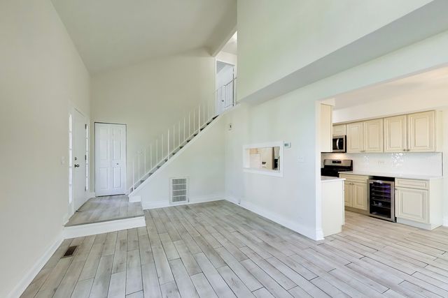 509 East Avenue, Streamwood, IL 60107