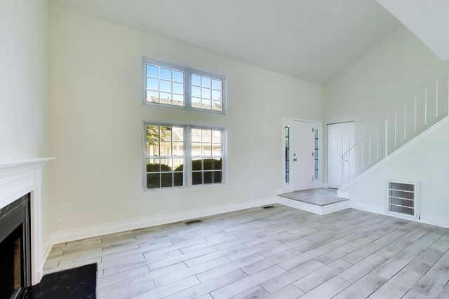 509 East Avenue, Streamwood, IL 60107