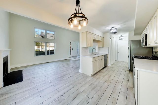 509 East Avenue, Streamwood, IL 60107
