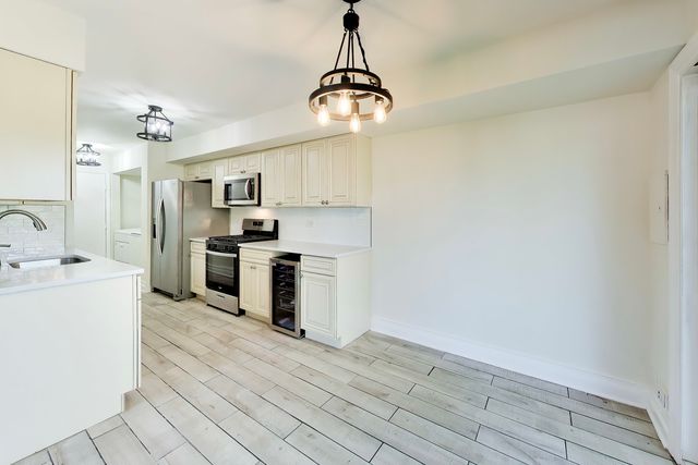 509 East Avenue, Streamwood, IL 60107