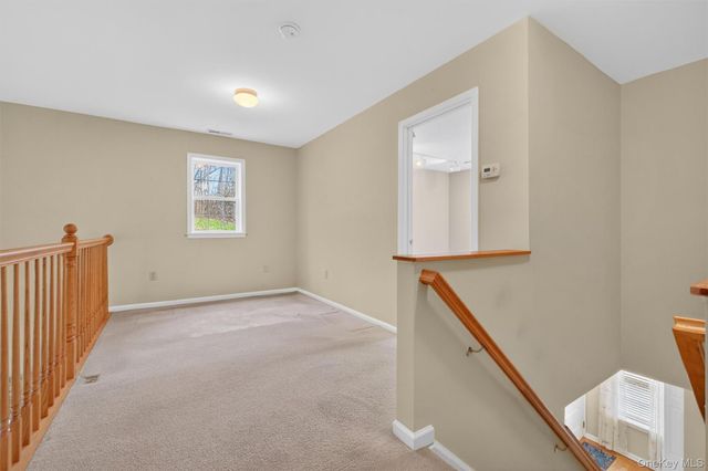 27 Tall Tree Lane, Poughkeepsie, NY 12601