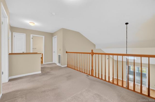 27 Tall Tree Lane, Poughkeepsie, NY 12601