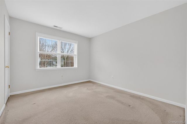 27 Tall Tree Lane, Poughkeepsie, NY 12601