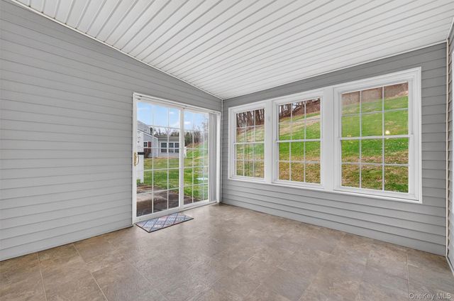 27 Tall Tree Lane, Poughkeepsie, NY 12601