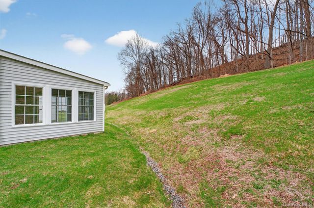 27 Tall Tree Lane, Poughkeepsie, NY 12601