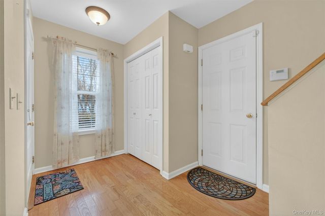 27 Tall Tree Lane, Poughkeepsie, NY 12601