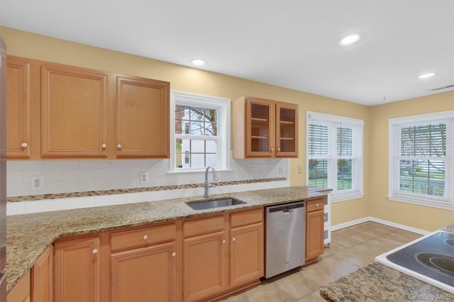 27 Tall Tree Lane, Poughkeepsie, NY 12601