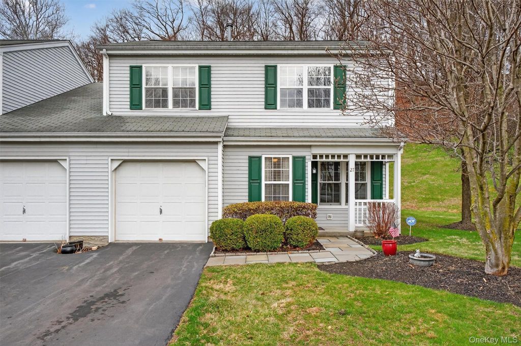27 Tall Tree Lane, Poughkeepsie, NY 12601
