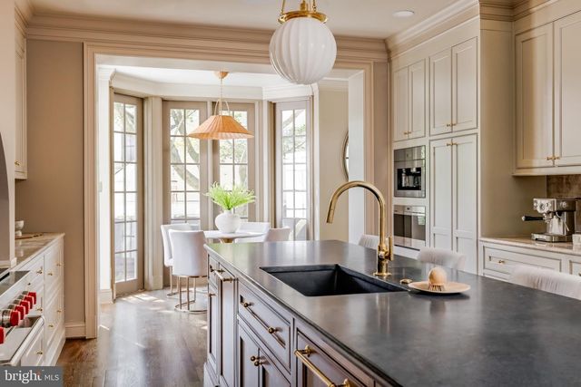 2825 MCGILL TER NW, Washington, DC 20008