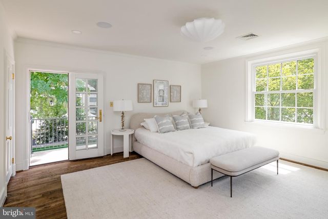 2825 MCGILL TER NW, Washington, DC 20008