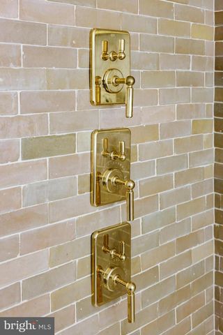 2825 MCGILL TER NW, Washington, DC 20008