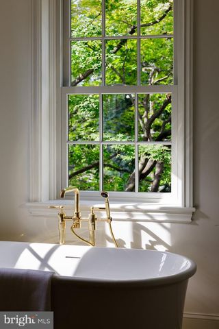 2825 MCGILL TER NW, Washington, DC 20008