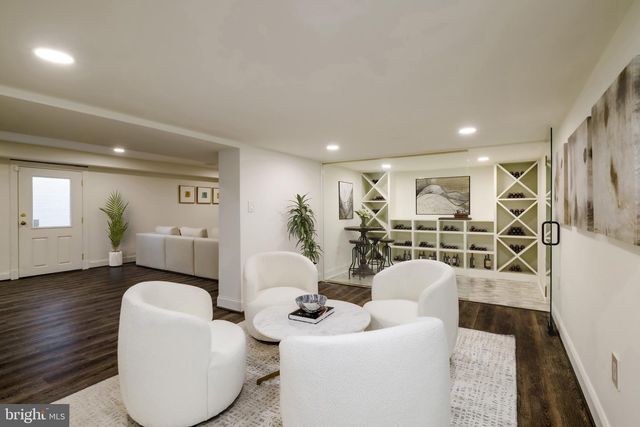 2825 MCGILL TER NW, Washington, DC 20008