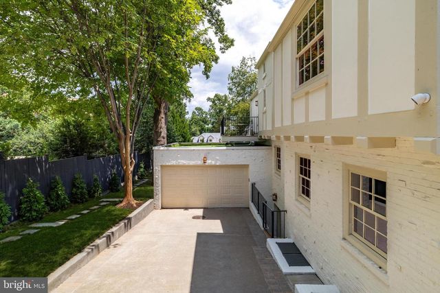 2825 MCGILL TER NW, Washington, DC 20008