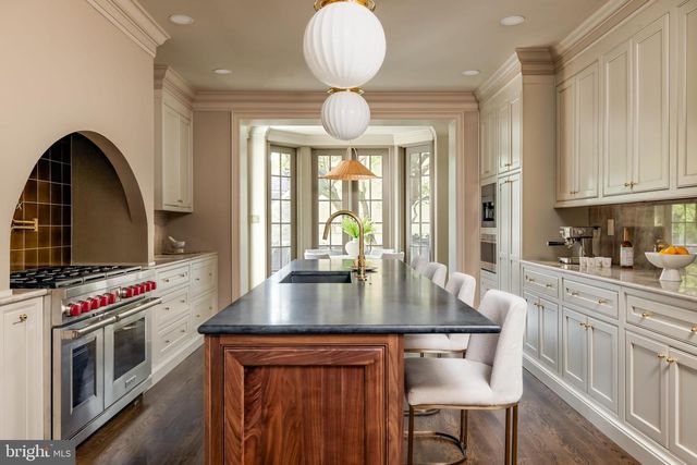 2825 MCGILL TER NW, Washington, DC 20008