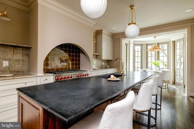 2825 MCGILL TER NW, Washington, DC 20008